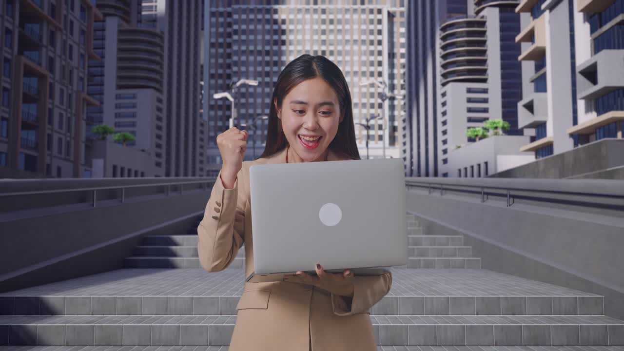 노트북에서 성공을 축하하는 여성