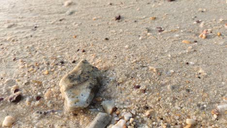 Ein-Blick-Auf-Den-öffentlichen-Strand-Von-Teluk-Gorek-Beach,-Mersing,-Johor,-Malaysia