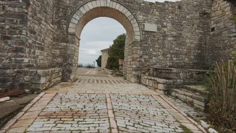 Darnai-Castle-In-Der-Nähe-Von-Sarande-In-Albanien,-Filmische-Orte