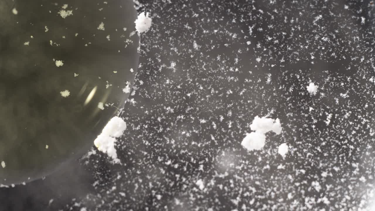 추상 검은색과 색 화학 반응 배경 텍스처