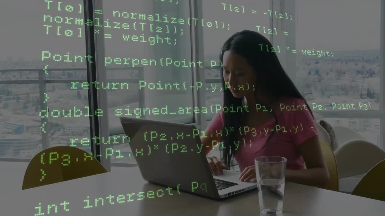 animación del procesamiento de datos sobre una mujer usando una computadora portátil