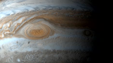 la gran mancha roja en el planeta júpiter girando