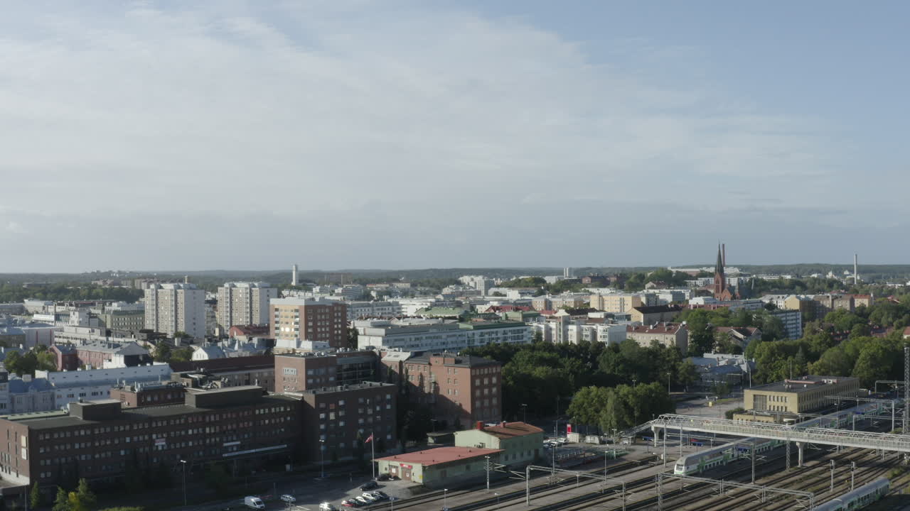 disparo de drones de un depósito de trenes vacío en helsinki, finlandia