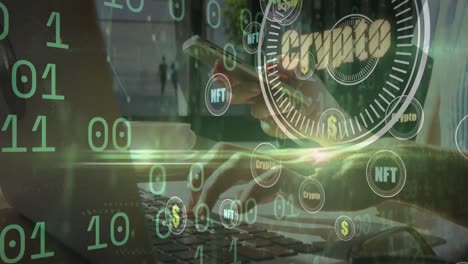 animación de criptografía en círculos y código binario sobre las manos de un hombre de negocios caucásico que usa una computadora portátil