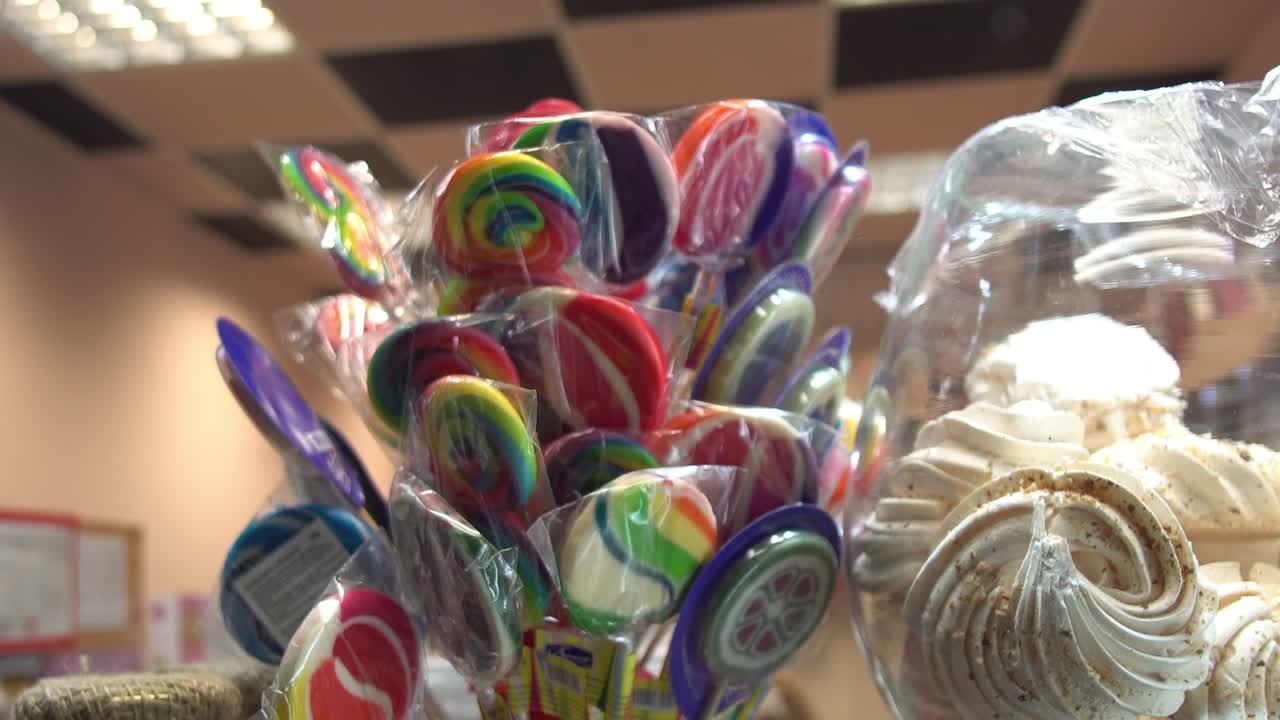 생일 케이크와 사탕으로 아름다운 사탕 바