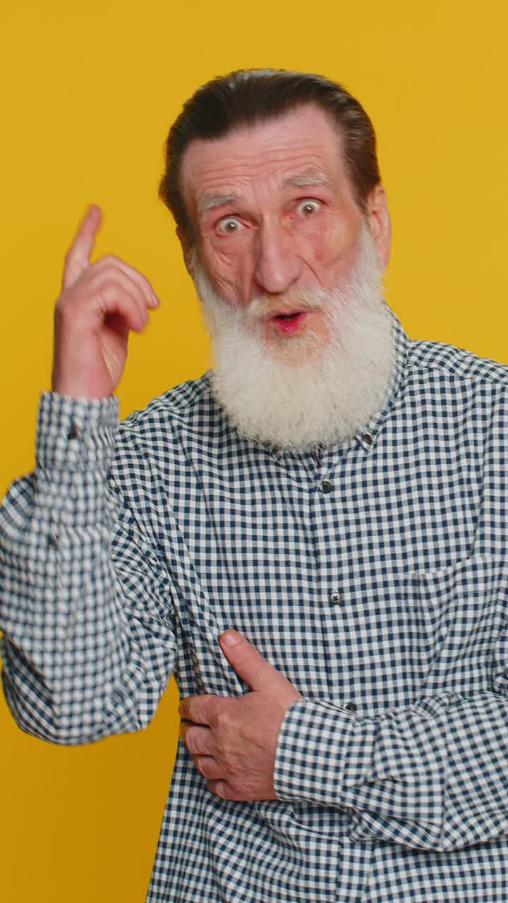 Inspired senior old man having good idea plan startup showing inspiration motivation eureka gesture