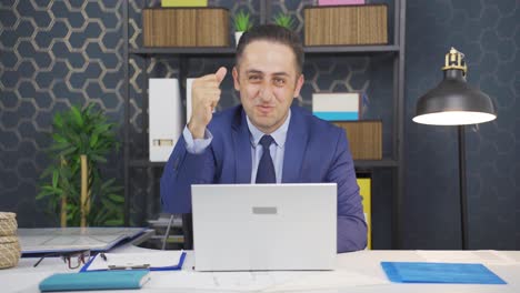 un hombre de negocios con una idea creativa.