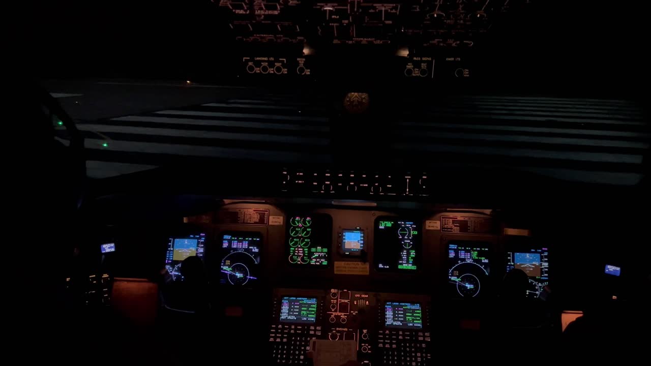 impresionante vista de la cabina de un jet alineándose en la pista para la salida