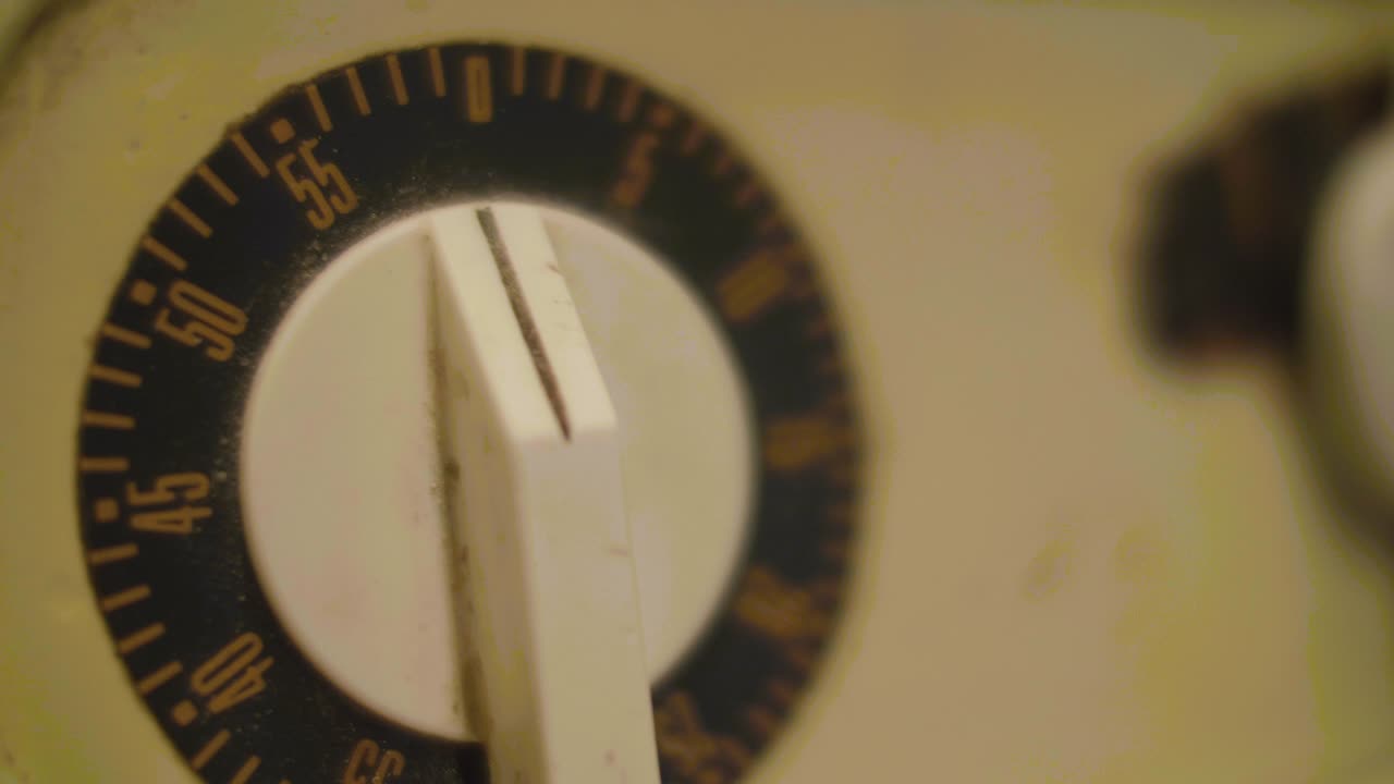 오븐에 있는 베이커리 온도 손잡이