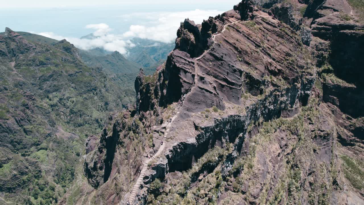 madeira, ruta de senderismo pr1, pico de areeiro, cresta, aérea, disparo de drones, en órbita alrededor