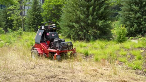 Wide-shot-of-a-lawnmover-sitting-in-the-grass