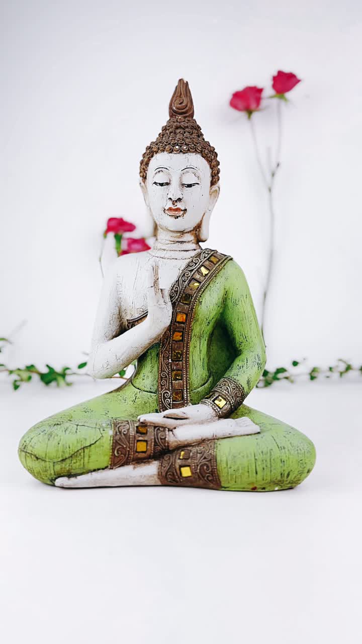 estatua de buda en postura de meditación