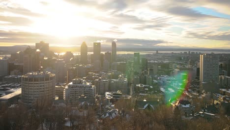 Horizonte-De-Montreal-Edificios-Urbanos-De-La-Ciudad-Amanecer-Temprano-En-La-Mañana-En-Mont-Royal-Durante-El-Invierno