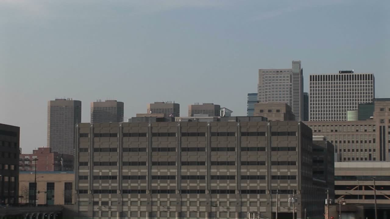 다양한 고도의 신축 건물과 빈티지 건물을 모두 포함하는 시카고 스카이라인의 탁 트인 전망