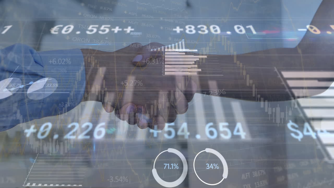 animación del procesamiento de datos financieros ove hombres de negocios caucásicos estrechando la mano