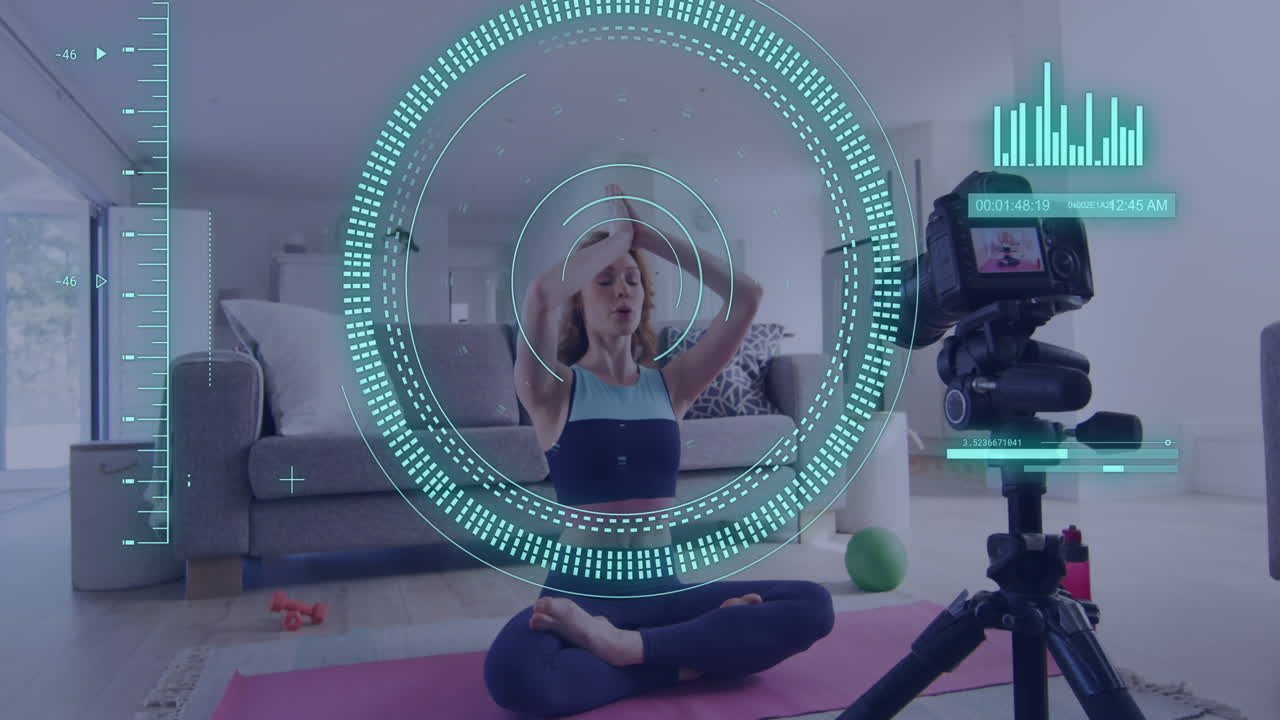 animación del procesamiento de datos sobre una mujer caucásica haciendo ejercicio, grabando un vlog de fitness