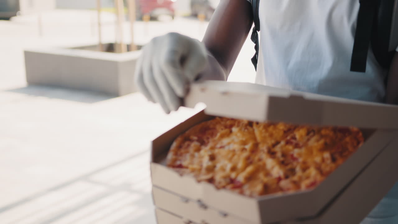 entrega de pizzas a la familia