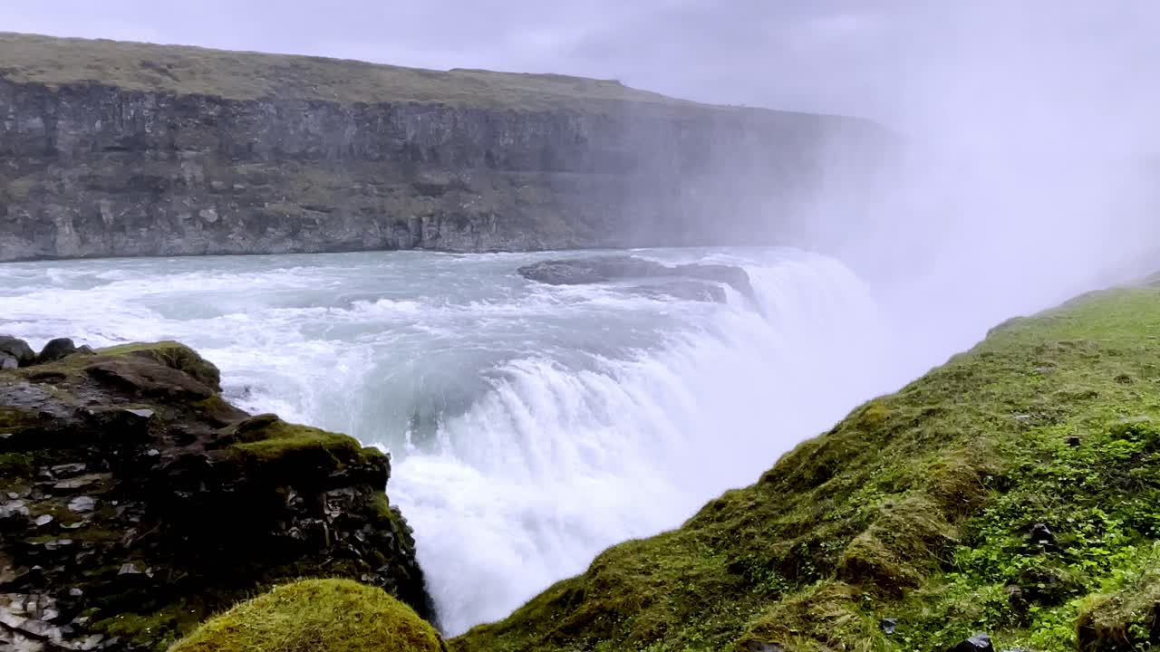 Iceland - Golden Circle - Uncover the secrets of Iceland's iconic Gullfoss waterfall through this amazing footage