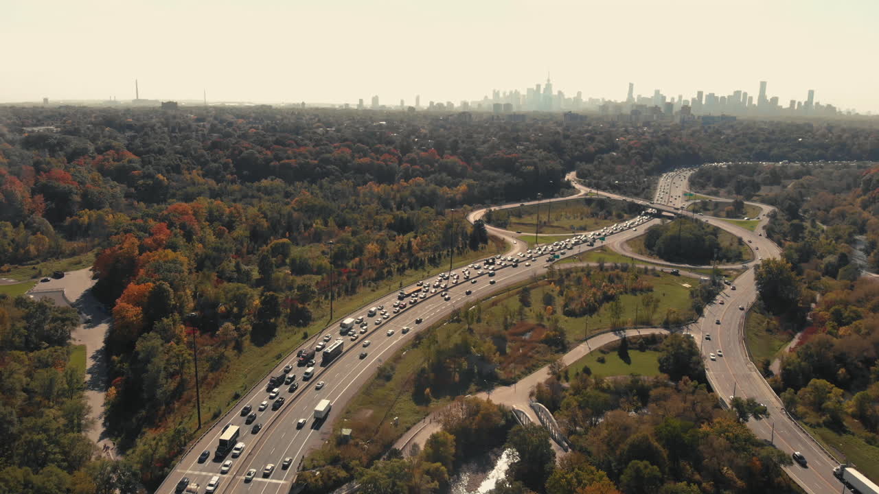 돈 밸리 파크 웨이 토론토 온타리오 캐나다의 가을 색