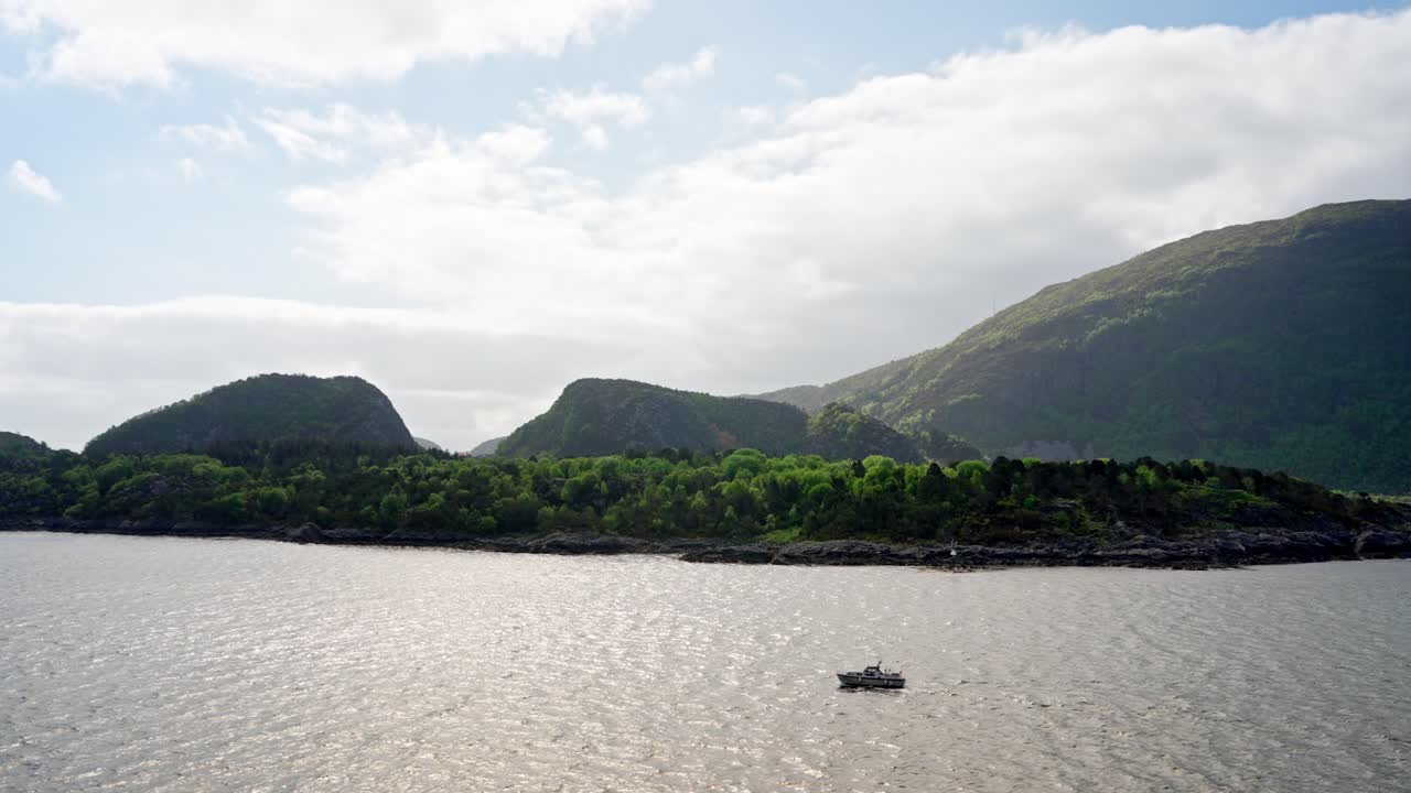 A cruise from the city of Bergen to the open sea on a tourist ship