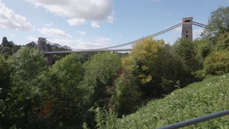 puente colgante de clifton en un día de verano