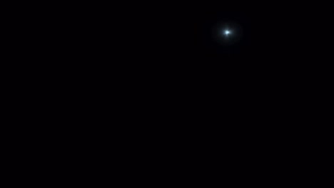 luz de destello realista sobre un fondo negro.