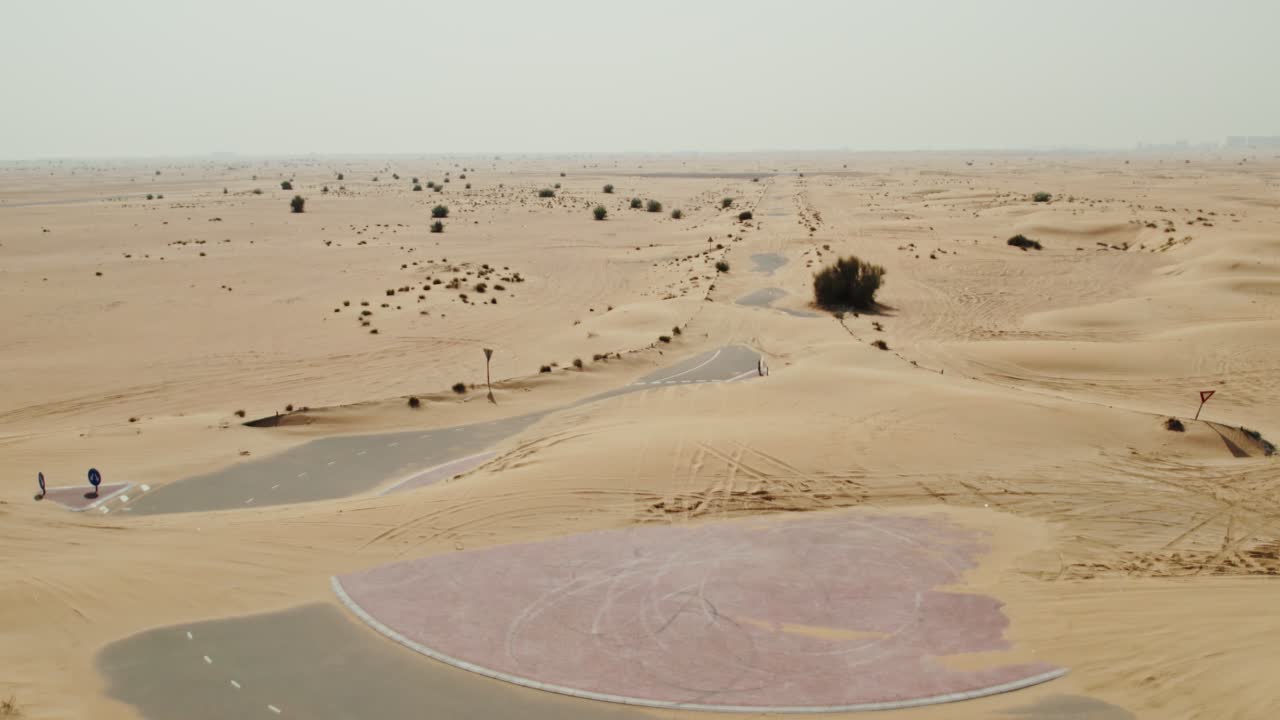 두바이의 사막 도로