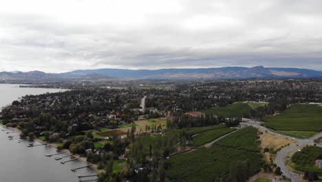 rara antena de drones sobre la costa de kelowna