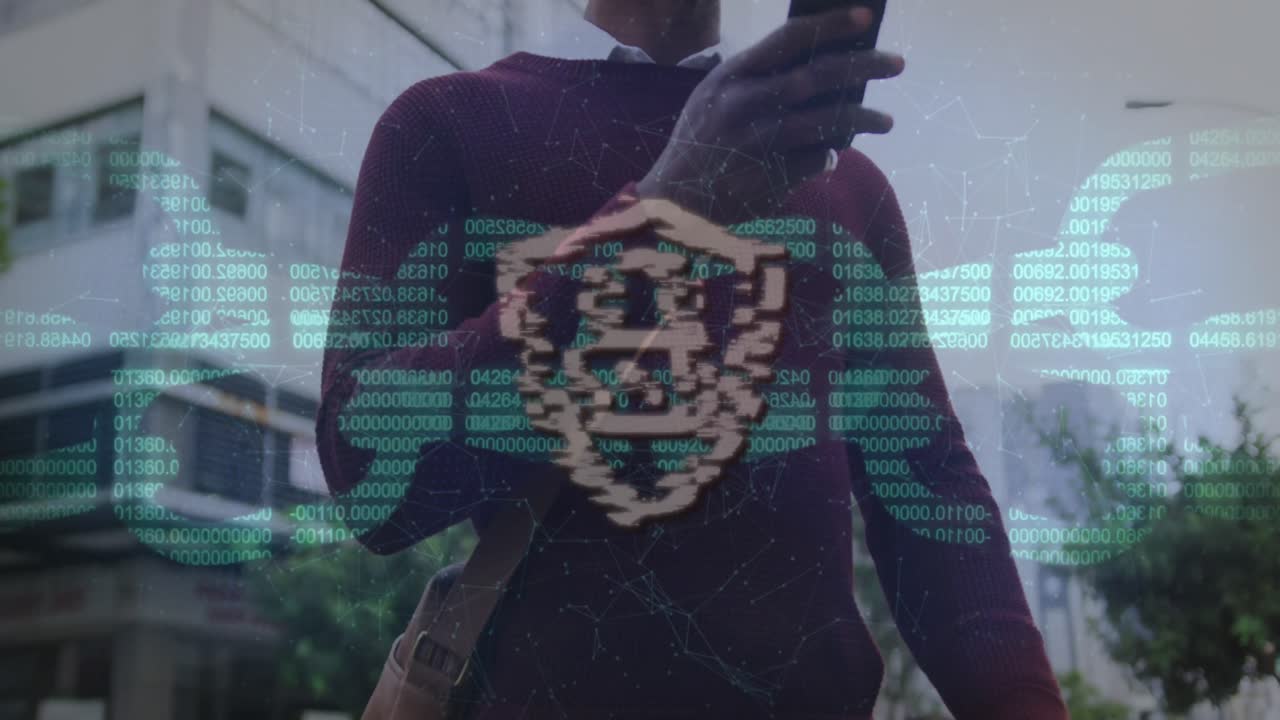 анимация замка онлайн-безопасности над человеком со смартфоном и велосипедом на городской улице