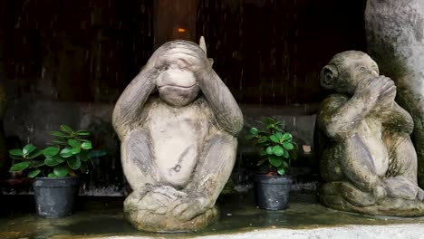 3 wise monkeys in temple