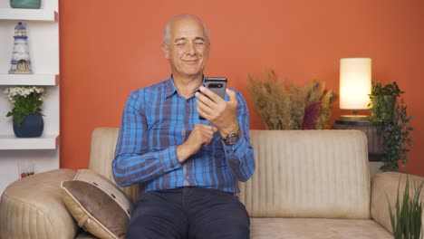 Old-man-using-phone-with-happy-expression.-The-old-man-is-enjoying-it.