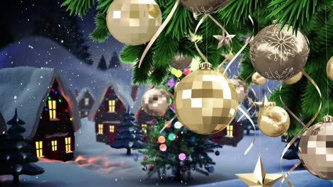 decoraciones de joyas colgando en el árbol de navidad contra la nieve cayendo sobre el paisaje de invierno