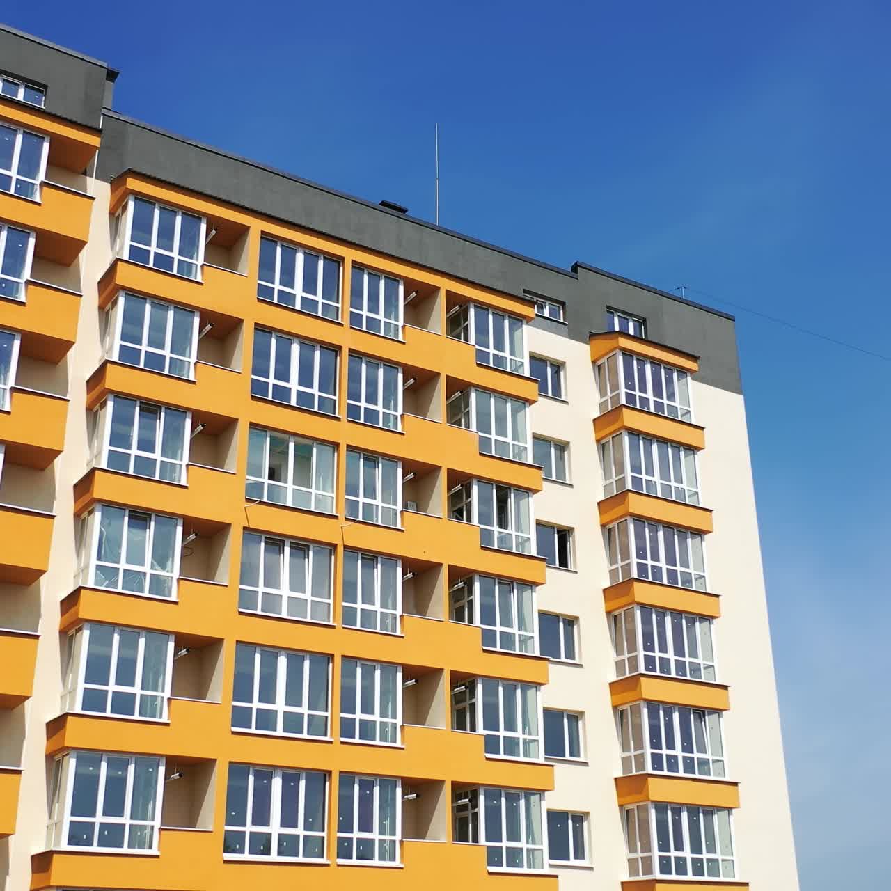 Moderno edificio de apartamentos