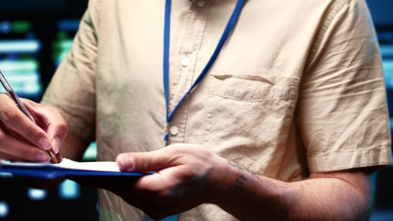 el administrador del sistema escribe la lista de verificación de reparación