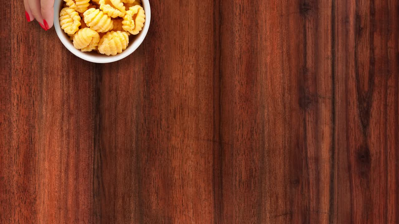 ofreciendo gnocchi de naranja