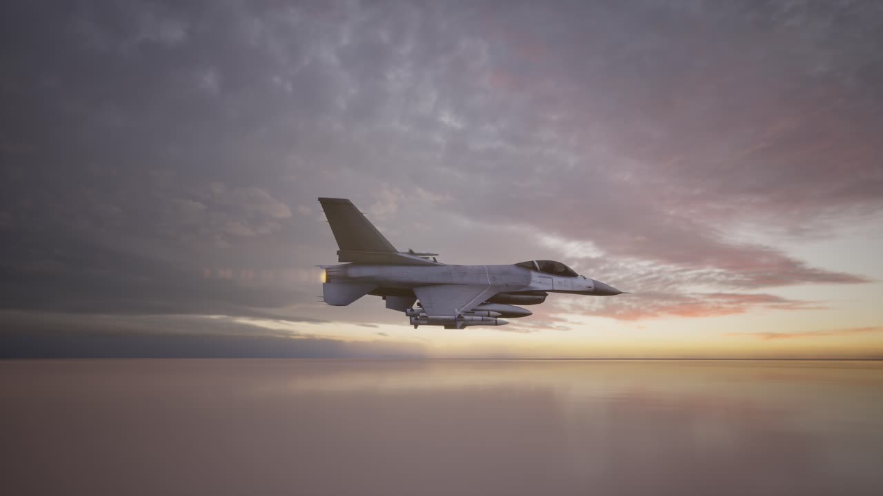 Jet Tempur Terbang Rendah di Atas Air Tenang Saat Matahari Terbenam