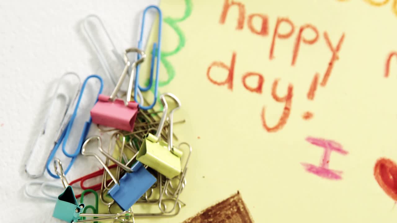 행복한 어머니의 날 축하 카드와 함께 서류