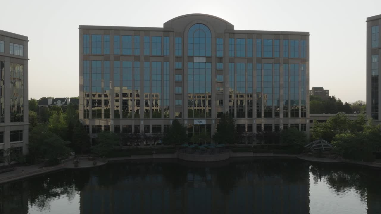 Profile view of Centennial Lakes Office Park with sun shining brightly at background in Edina, USA.