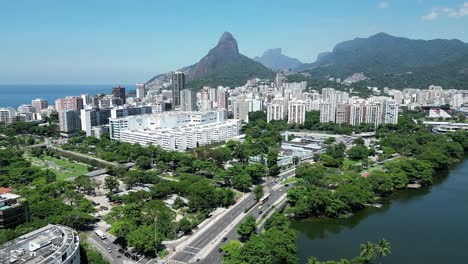 Lago-Rodrigo-De-Freitas-En-El-Centro-De-La-Ciudad-En-Río-De-Janeiro,-Brasil