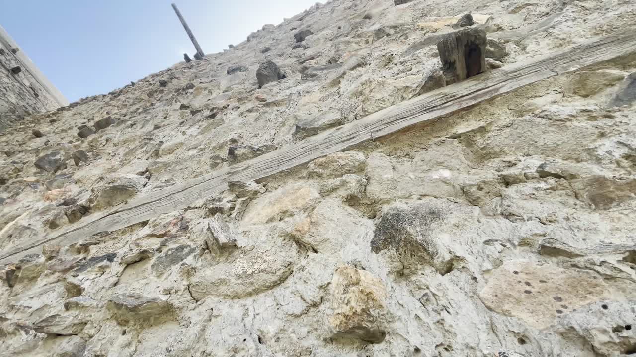 antigua piedra de la fortaleza de altit en el valle de hunza, pakistán de cerca