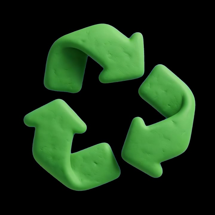 Simbolo di riciclo in plastilina verde rotante su sfondo nero