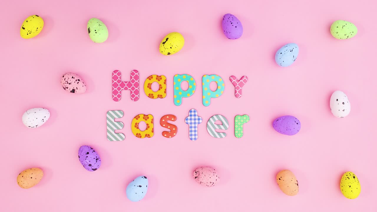 Testo "Buona Pasqua" in movimento circondato da uova. Stop motion.