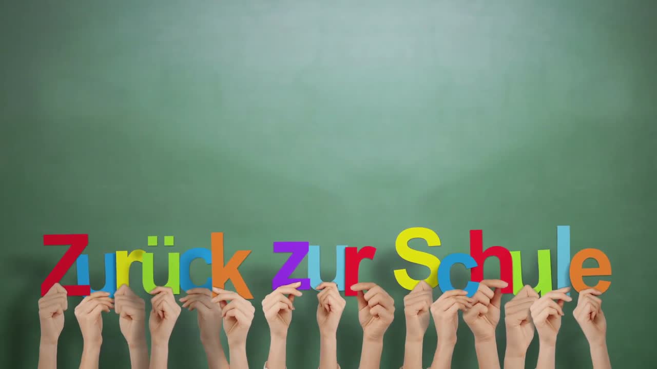 손을 들고 학교로 돌아간다