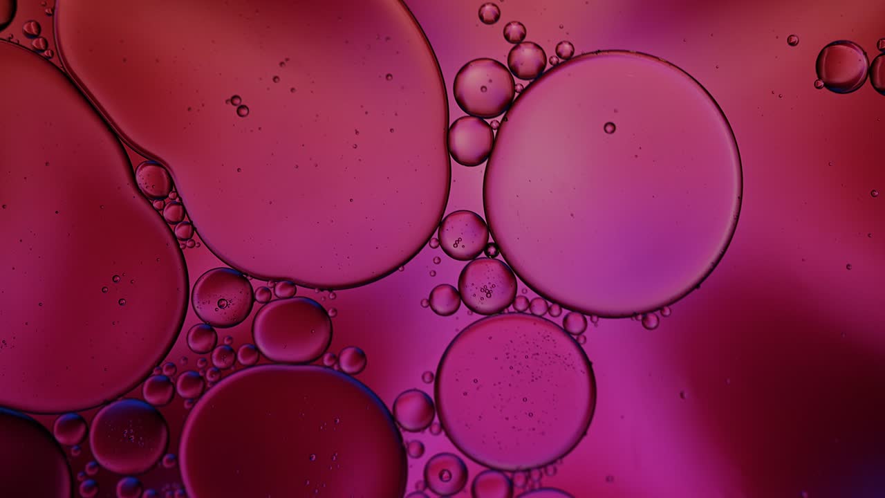 Gocce di olio alimentare colorate astratte, bolle e sfere che scorrono