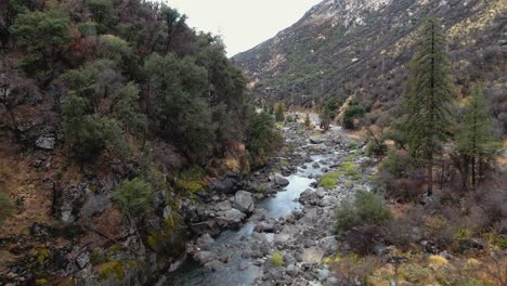 Drohnenüberführung-Des-Merced-River-Dji-Mavic