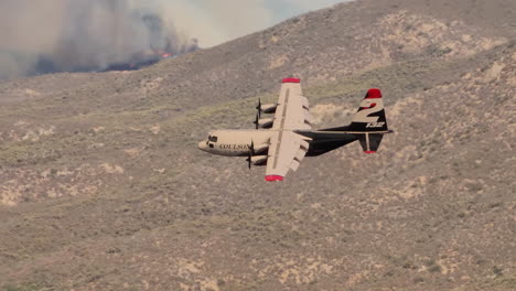 Tracking-shot-of-airplane-performing-airdrops-after-deadly-fire-broke-out-at-Fairview-Fire-in-Hemet,-California,-USA,-September,-2022