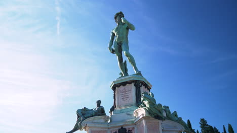 Replica-of-the-Davi's-statue,-in-Michelangelo-square,-Florence,-Italy