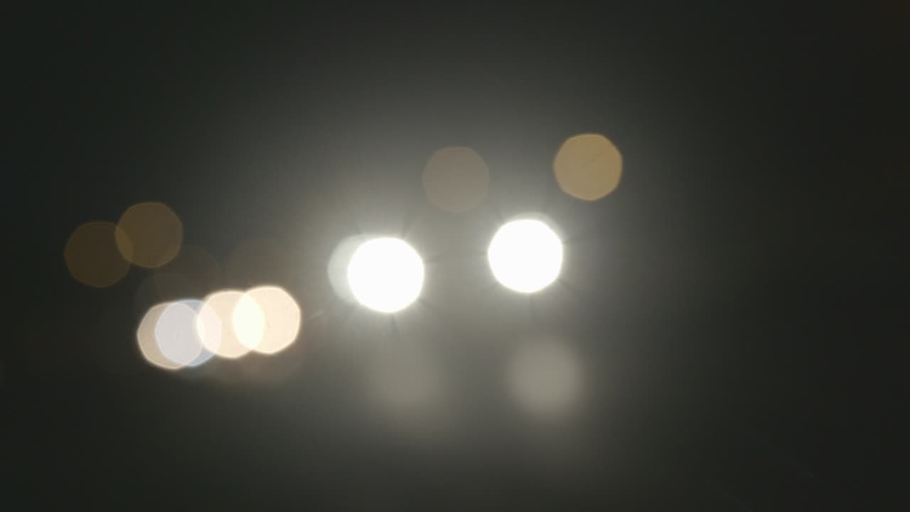 luces bokeh en los coches de la noche, 4k