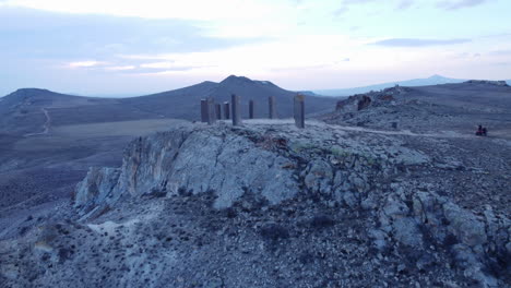 Tore-Des-Himmels,-Diesen-Weg-Am-Jüngsten-Tag-Gehen,-Andrew-Rogers,-Rhythmen-Des-Lebens,-Göreme-Truthahn,-Kappadokien,-über-Den-Wolken,-Tugenden,-Religion,-Inuckshuck,-Nevşehir,-Land-Art