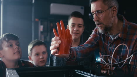 3d printing lesson with students
